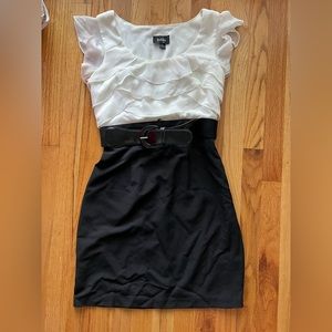 Cute juniors dress, only worn once or twice. Like new condition.